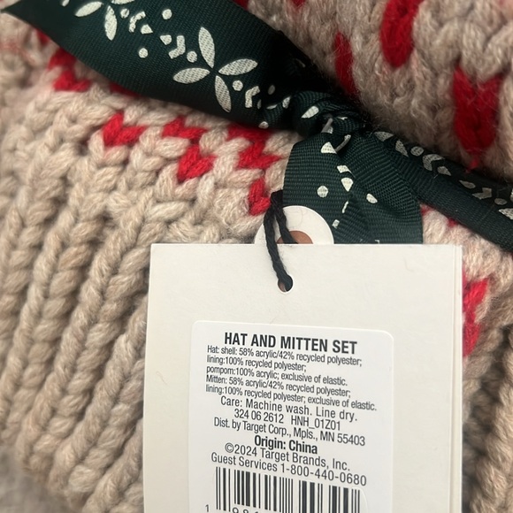 New Hearth & Hand with Magnolia Hat Mutters Set NWT Unique - Picture 3 of 3